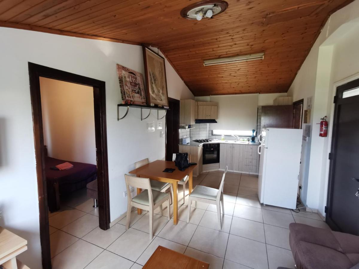 Strovolos Rooms Studios Никосия Экстерьер фото