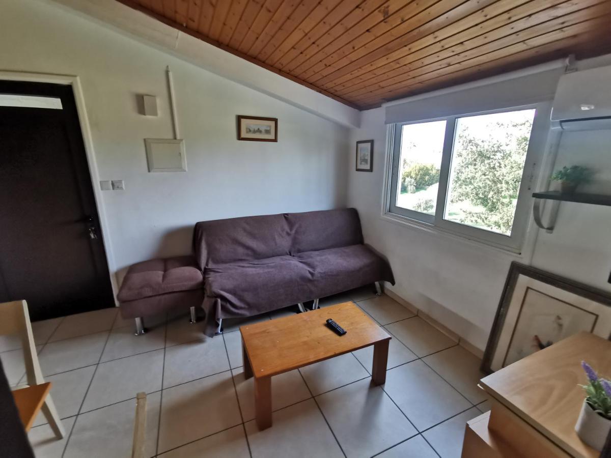Strovolos Rooms Studios Никосия Экстерьер фото