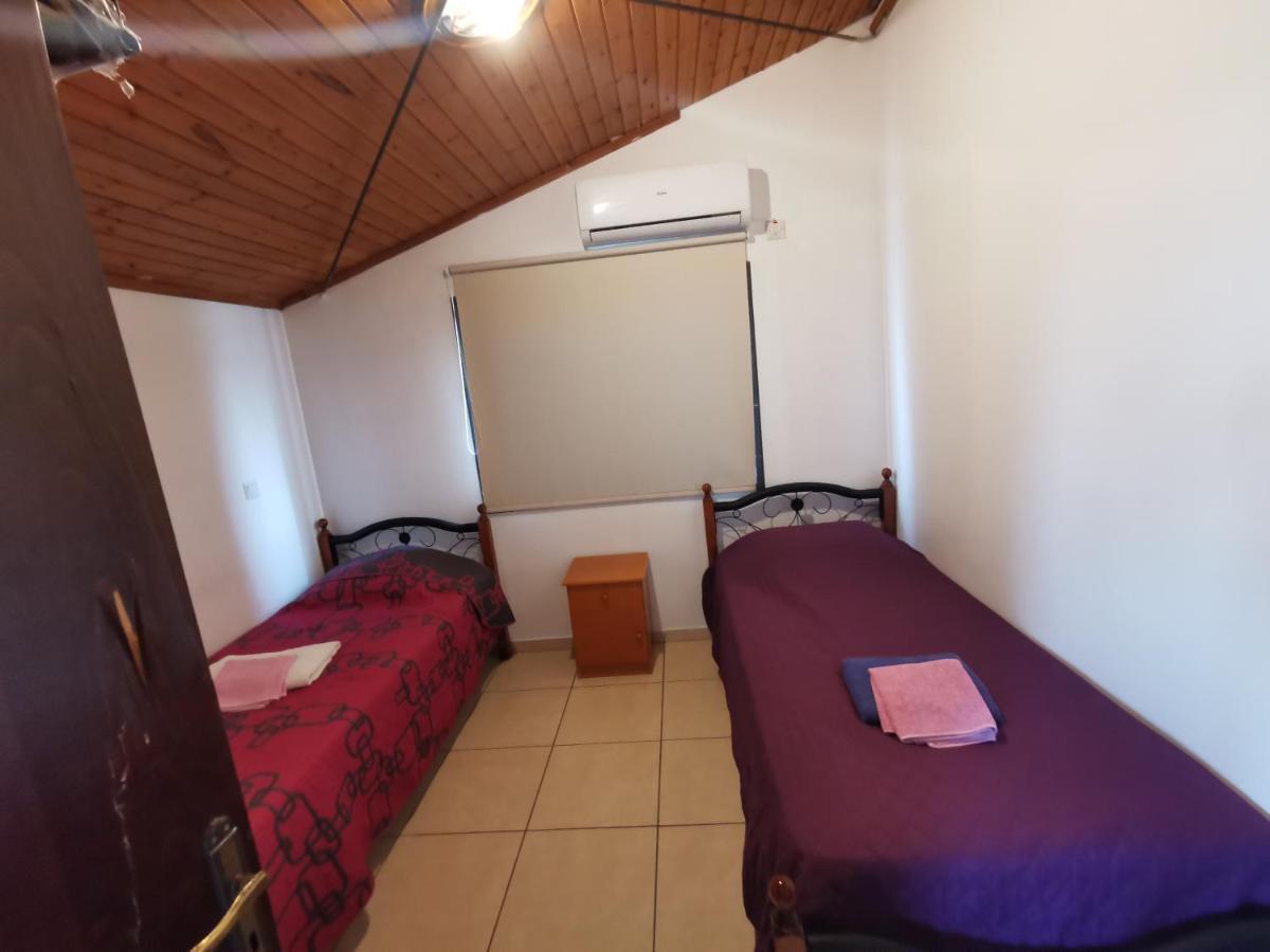 Strovolos Rooms Studios Никосия Экстерьер фото