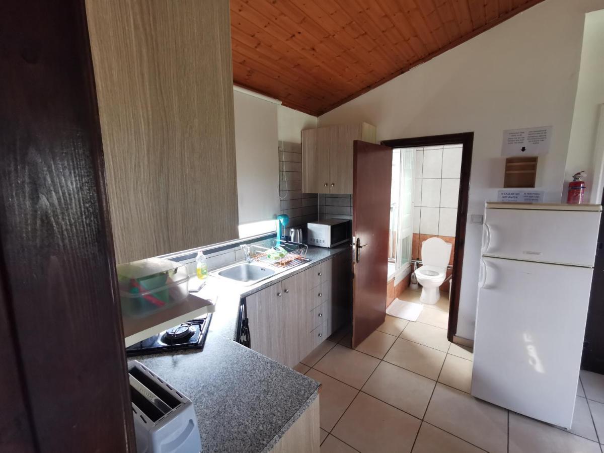 Strovolos Rooms Studios Никосия Экстерьер фото