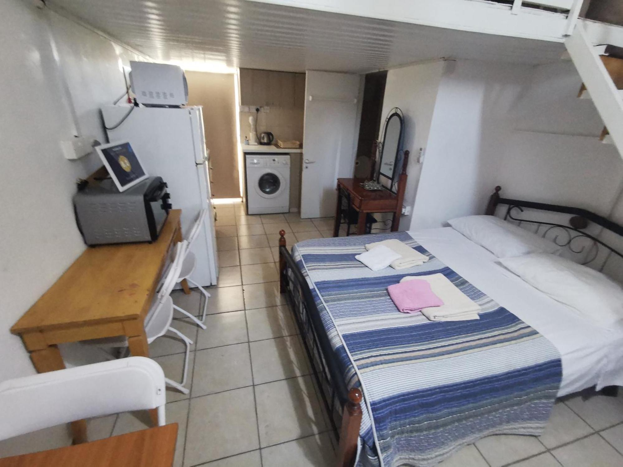 Strovolos Rooms Studios Никосия Номер фото